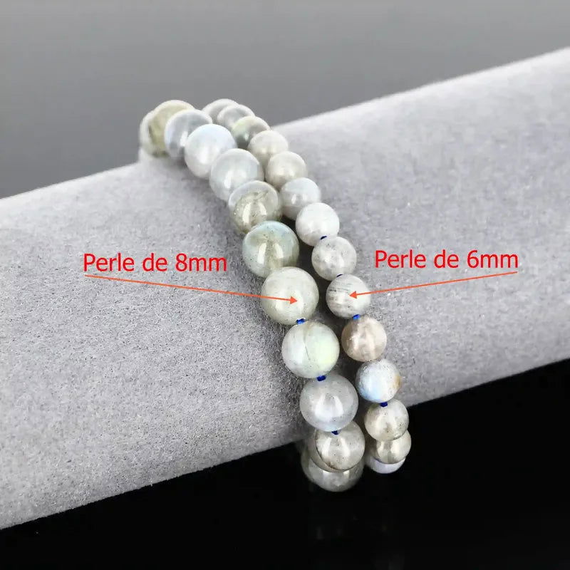 Détail reflets bleutés (labradorescence) du bracelet pierre naturelle Labradorite véritable. Qualité lithothérapie pour protection de l'aura.