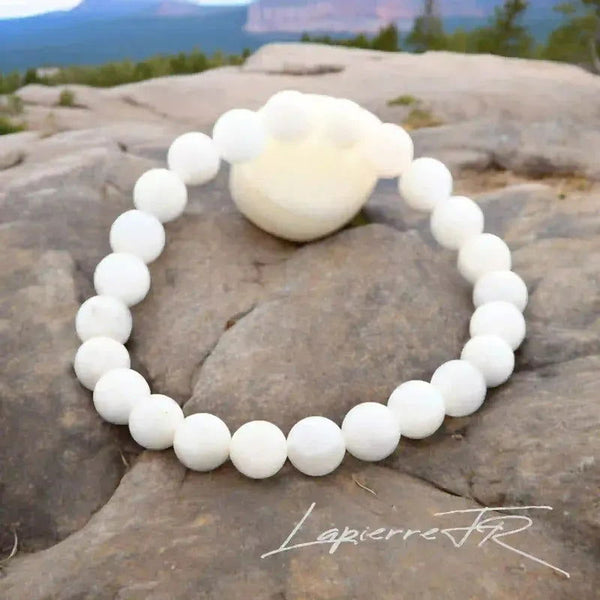 Détail reflets (adularescence) du bracelet pierre naturelle Pierre de Lune véritable. Qualité lithothérapie pour intuition et tendresse.