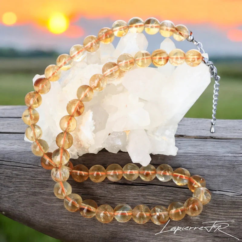 Collier en pierre naturelle de Citrine, bijou de lithothérapie pour femme. Véritable pierre jaune dorée en perles rondes, symbole de joie, de vitalité et de confiance en soi.