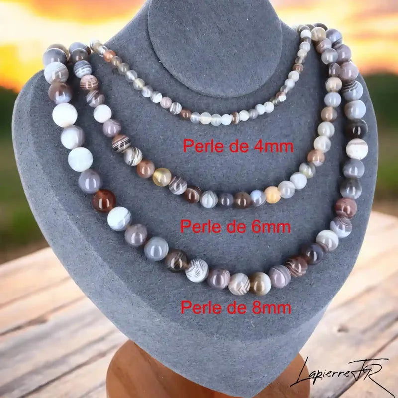 Collier Agate du Botswana, bijou femme en pierre naturelle, perles rondes aux nuances douces et apaisantes, favorisant la stabilité émotionnelle et la détente.