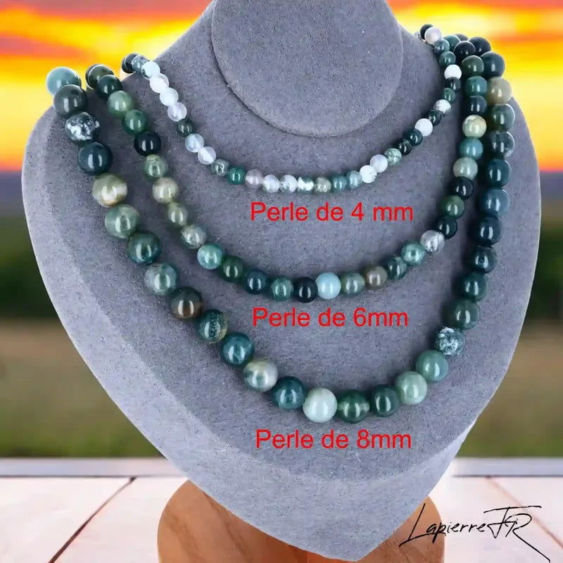 Collier Agate Mousse, bijou femme en pierre naturelle, perles rondes vertes aux inclusions végétales, favorisant la stabilité émotionnelle, la paix intérieure et l’équilibre.