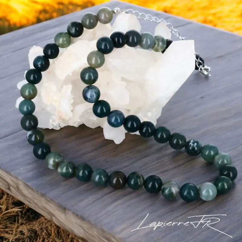 Bijou en Agate Mousse naturelle, collier pour femme en perles rondes, pierre de lithothérapie associée à la croissance personnelle et à la détente du corps et de l’esprit.