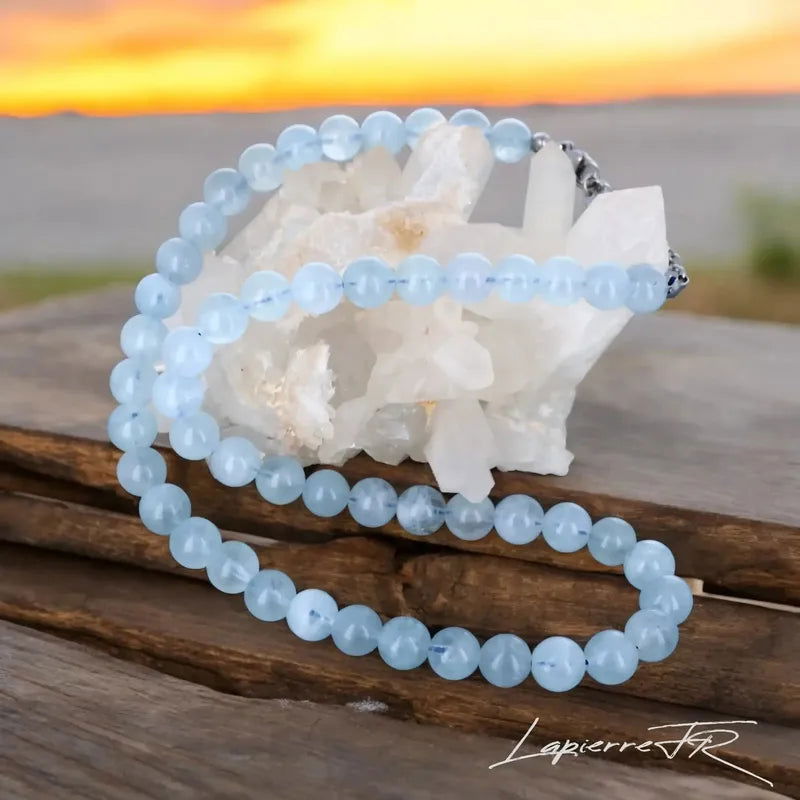 Bijou en Aigue-Marine naturelle, collier pour femme en perles rondes, pierre de lithothérapie associée au calme, à la vérité et à la légèreté de l’esprit.