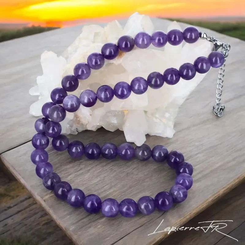 Bijou en Améthyste naturelle, collier pour femme en perles rondes, pierre de lithothérapie apaisante, idéale pour calmer le mental et favoriser la détente.
