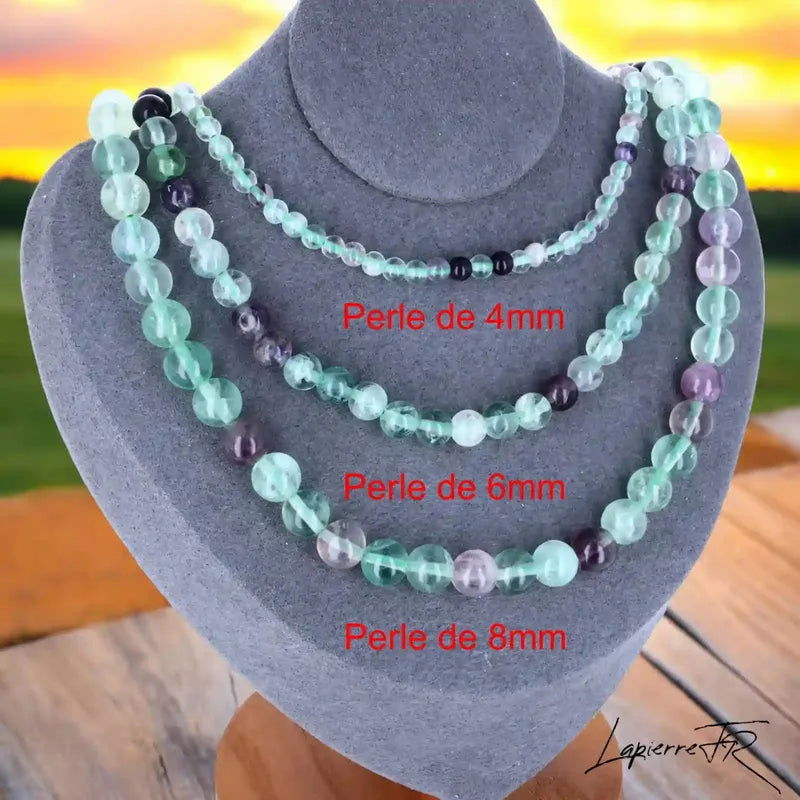 Collier Fluorite, bijou femme en pierre naturelle, perles rondes aux teintes vertes et violettes, favorisant la concentration, la stabilité émotionnelle et la sérénité.