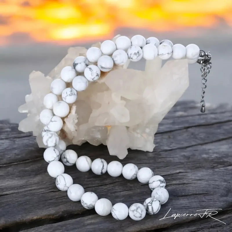Bijou en Howlite Blanche naturelle, collier pour femme en perles rondes, pierre apaisante et harmonisante en lithothérapie.