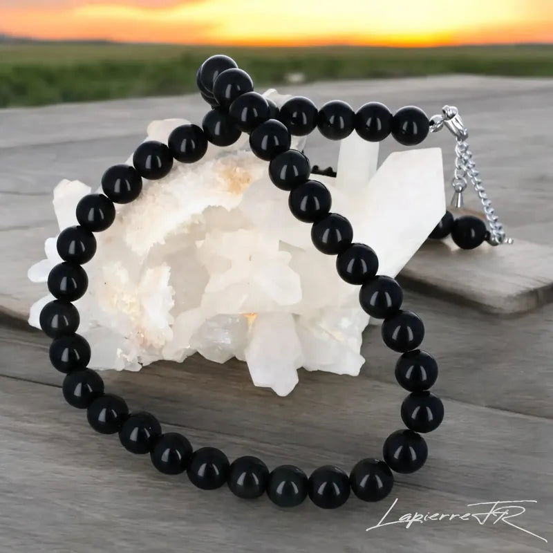 Collier en pierre naturelle d’Obsidienne Œil Céleste, bijou de lithothérapie pour femme. Véritable pierre noire irisée en perles rondes, symbole de protection, de vérité et d’introspection.