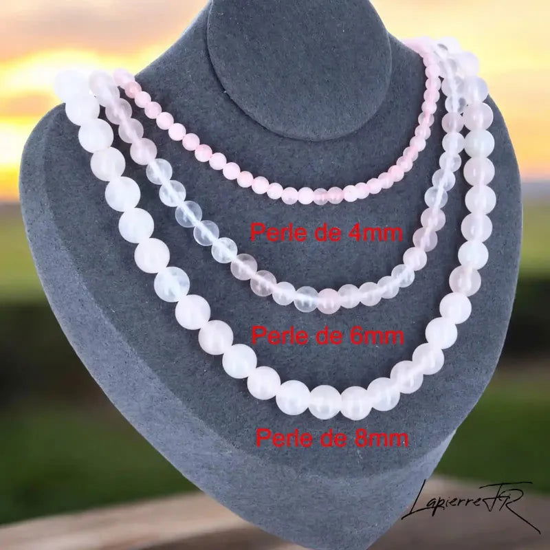 Collier Quartz Rose, bijou femme en pierre naturelle, perles rondes aux reflets roses délicats, favorisant la paix intérieure, l’amour de soi et l’harmonie émotionnelle.