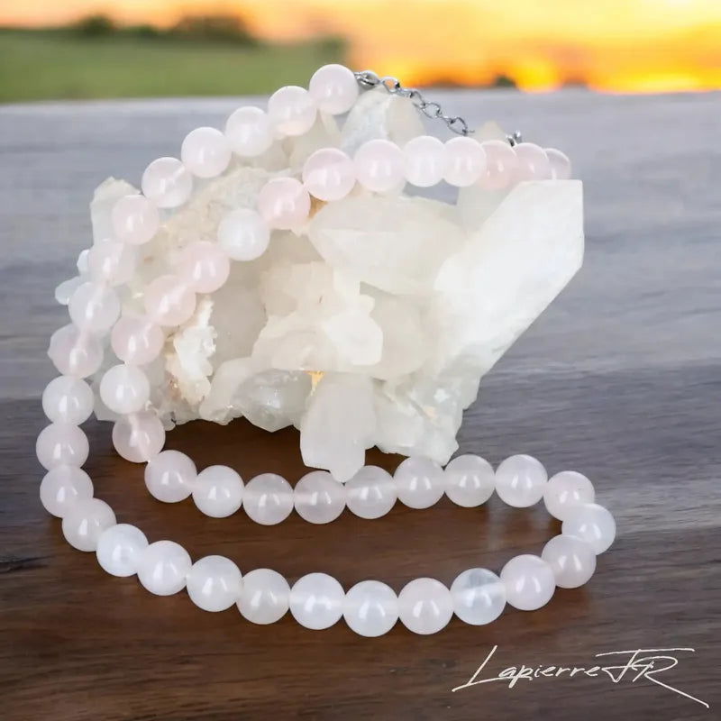 Bijou en Quartz Rose véritable, collier pour femme en perles rondes, pierre de lithothérapie associée à l’amour inconditionnel, au réconfort et à la sérénité du cœur.