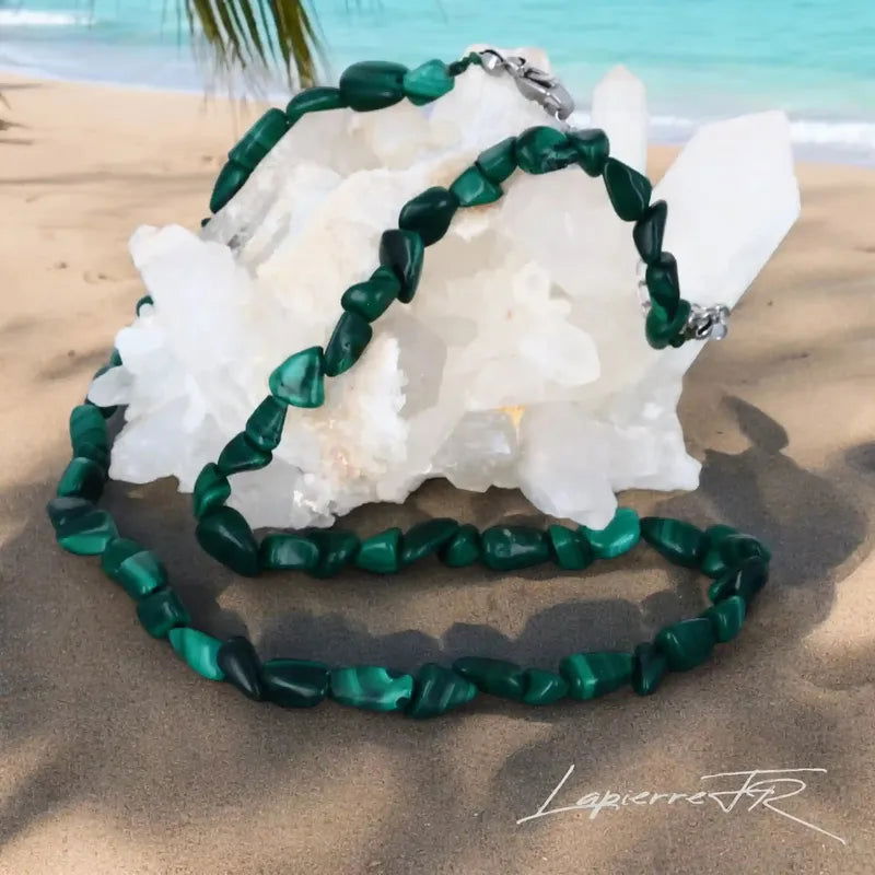 Collier pierres roulées Malachite naturelle – Protection & Transformation