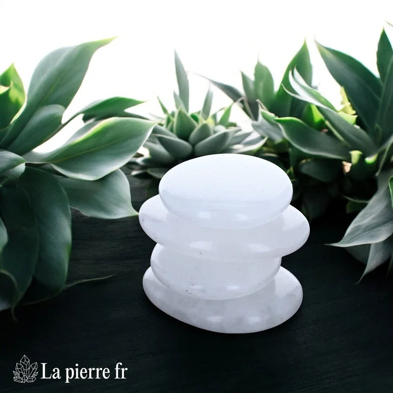 Vue du galet plat de Cristal de Roche, pierre naturelle de méditation