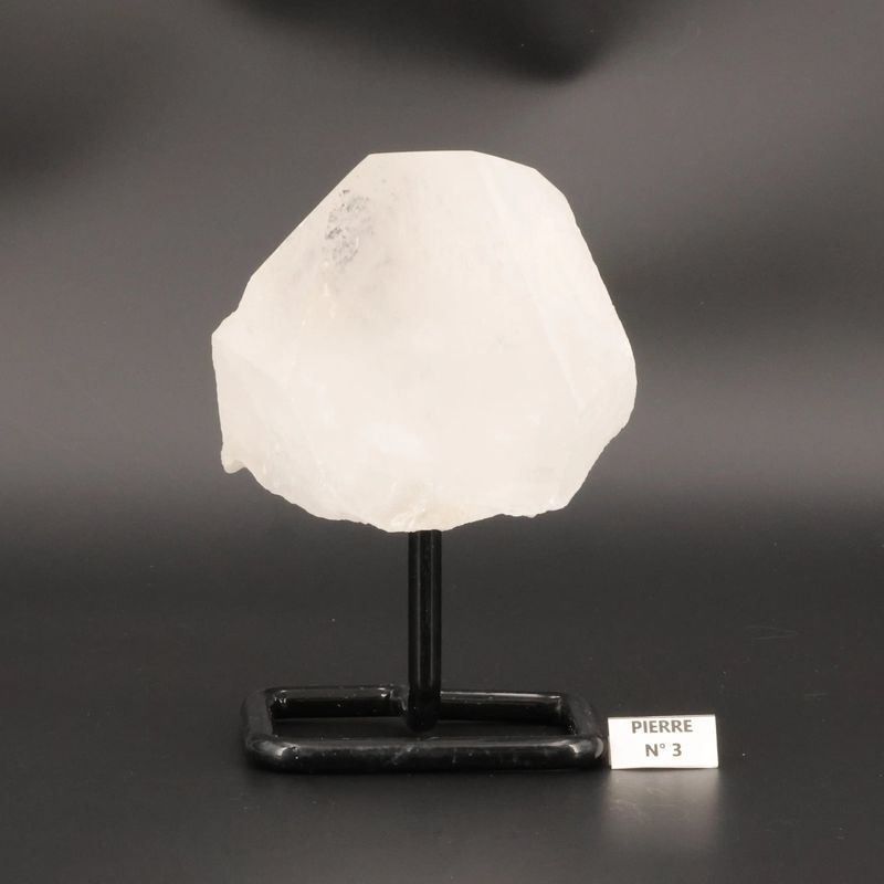 Pointe de quartz Cristal de Roche sur présentoir, minéral naturel du Brésil pour décoration
