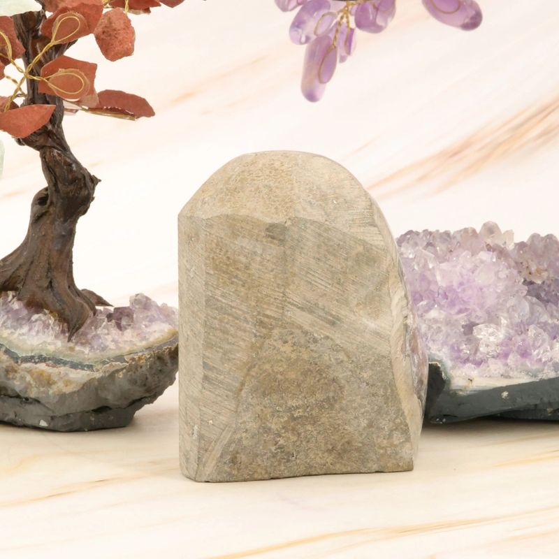 Druse d'Améthyste d'Uruguay étroite, pierre naturelle violette pour petit espace