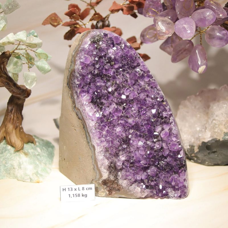 Géode Améthyste d'Uruguay | GRADE AAA | Cristaux violet | Pierre de la sagesse et de l'humilité | LaPierreFR boutique de minéraux en France