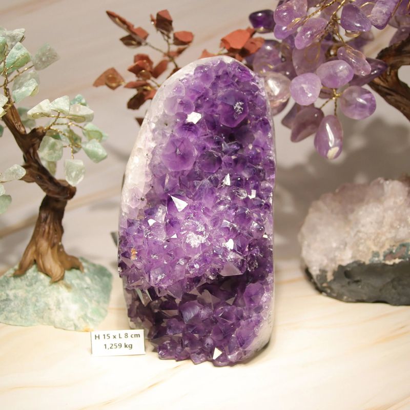 Géode Améthyste d'Uruguay | GRADE AAA | Cristaux violet | Pierre de la sagesse et de l'humilité | LaPierreFR boutique de minéraux en France