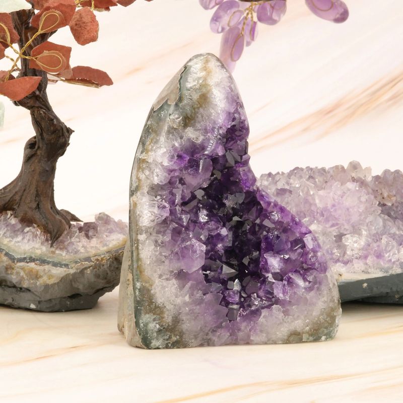 Druse d'Améthyste d'Uruguay plate, pierre naturelle violette pour étagère fine