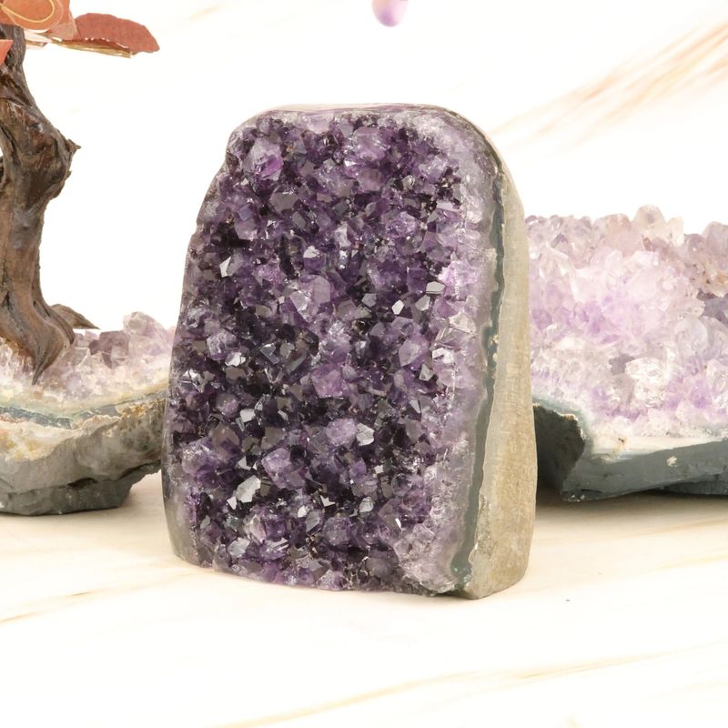 Géode d'Améthyste d'Uruguay à poser de 521 g, druse de cristaux violets, pièce de décoration
