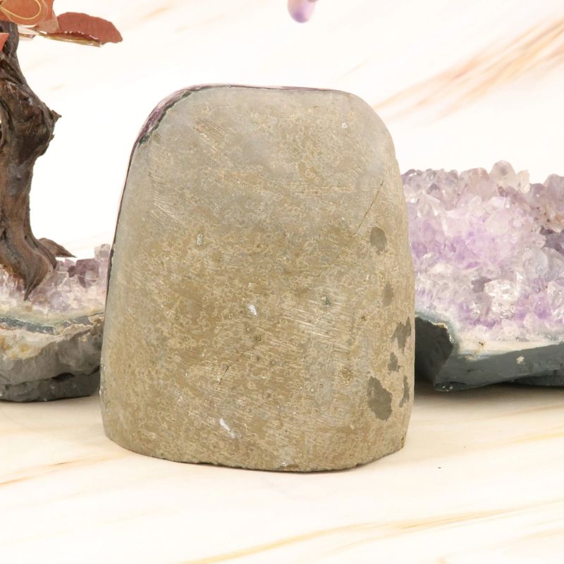 Détail des cristaux d'Améthyste violette de la géode d'Uruguay de 521 g