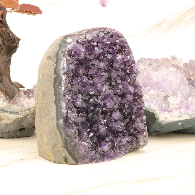 Druse d'Améthyste d'Uruguay à poser, petite pierre naturelle violette pour lithothérapie