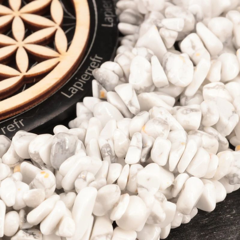 Perles Howlite en pierre naturelle baroque sur fil de 36 cm pour la création de bijoux