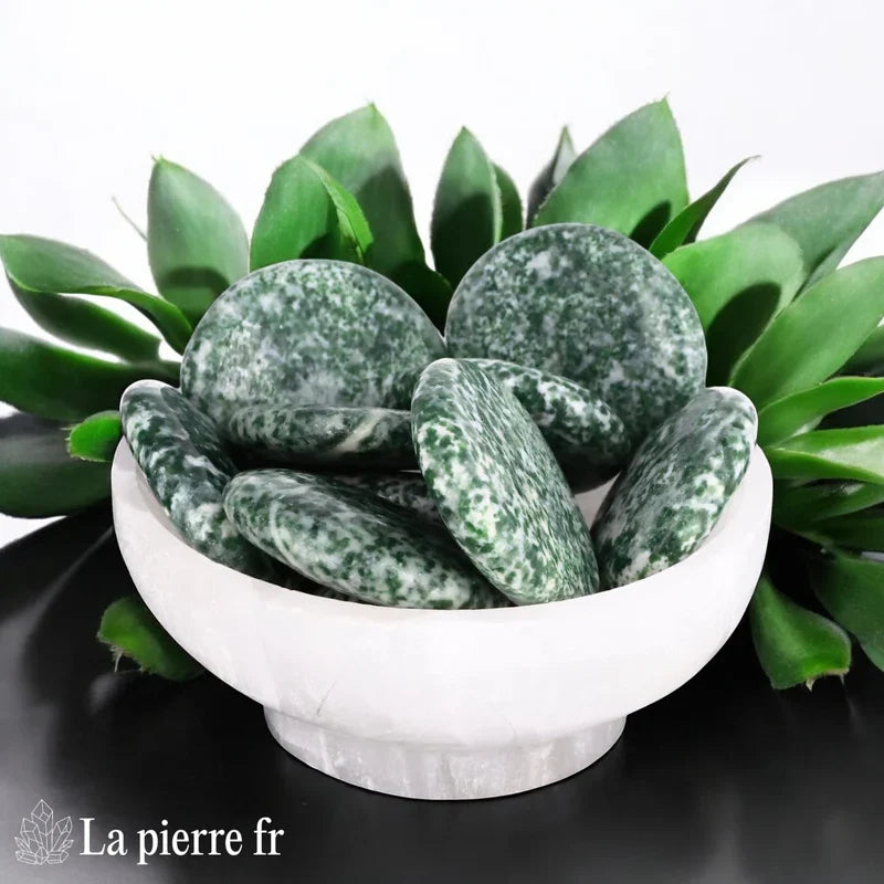 Jade Impérial en galet plat - Pierre Naturelle d'Éloquence et de Sérénité