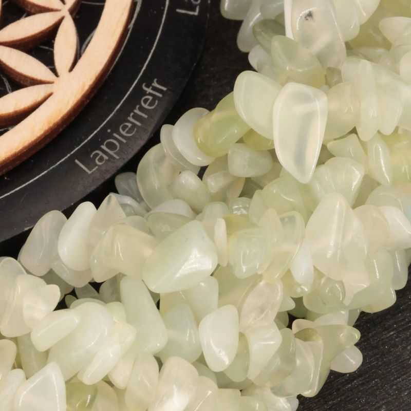 Perles Jade Vert en pierre naturelle baroque sur fil de 36 cm pour la création de bijoux