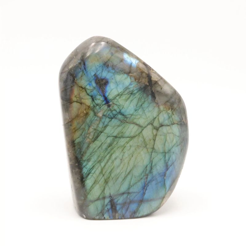 Détail des éclats labradorescents de la Labradorite de Madagascar, minéral naturel poli