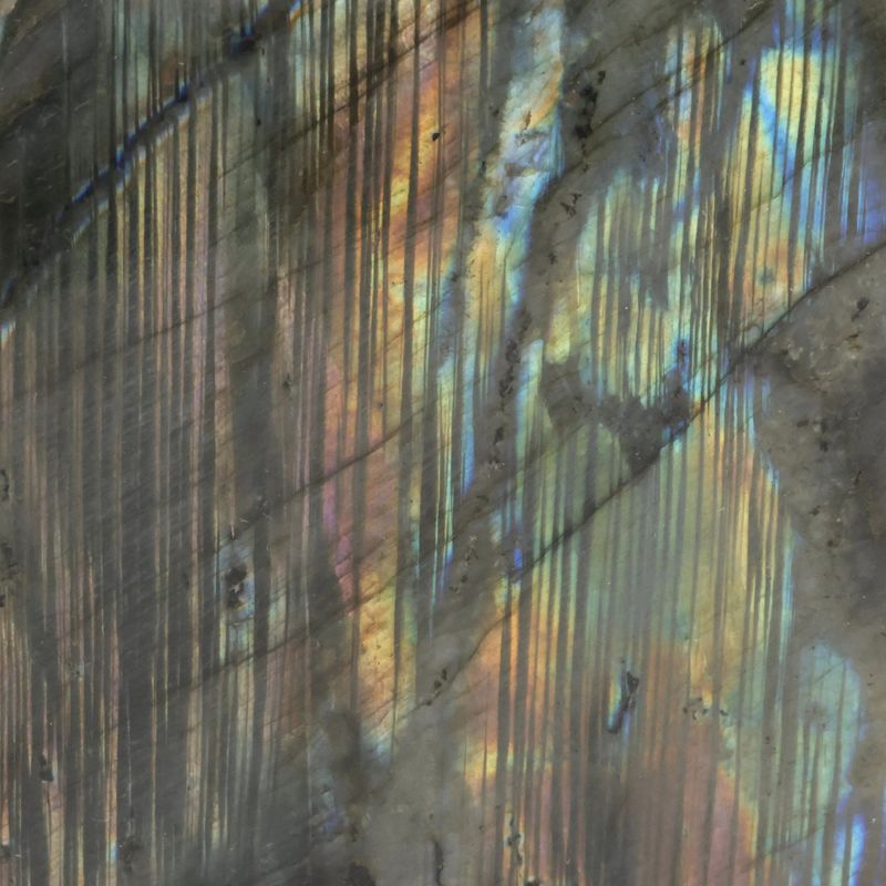 Labradorite de Madagascar polie aux reflets irisés, pierre naturelle décorative
