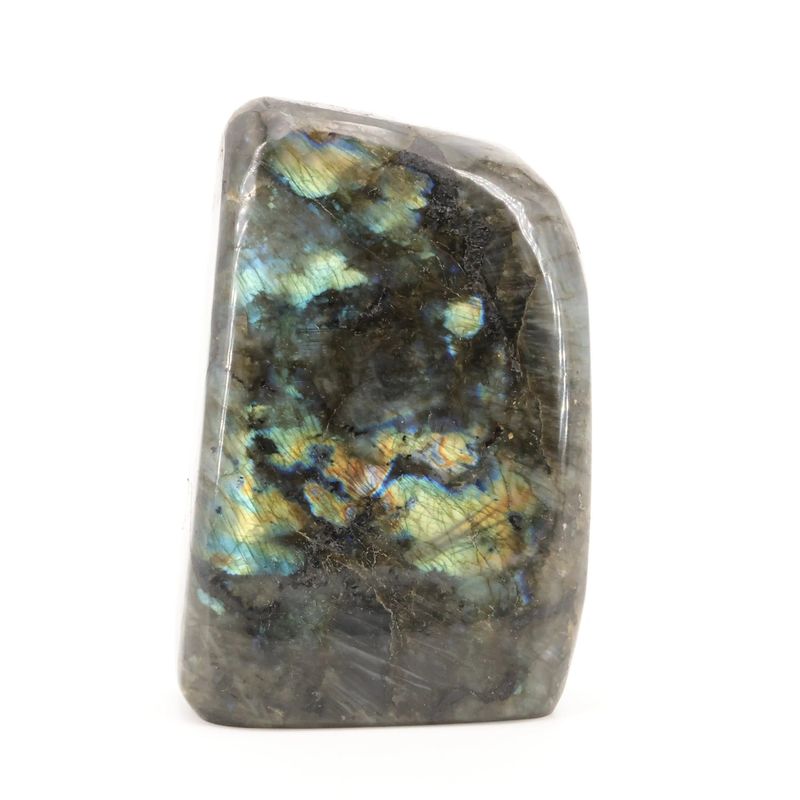 Détail des reflets labradorescents de la Labradorite de Madagascar, minéral naturel poli