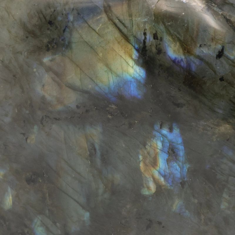 Labradorite de Madagascar aux reflets irisés, pierre naturelle décorative de collection