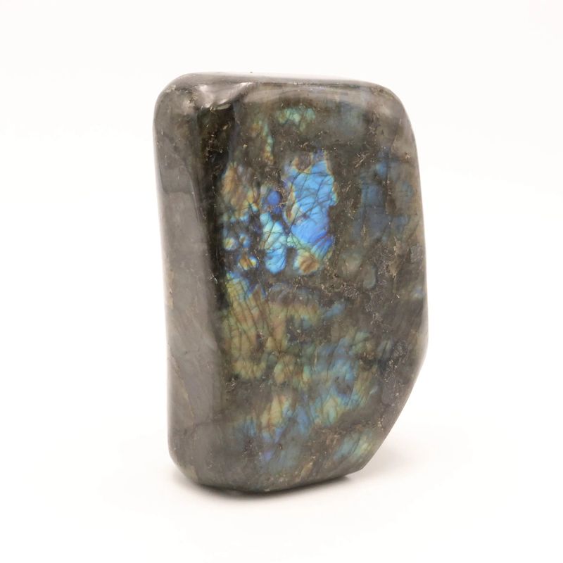 Détail des reflets de la Labradorite de Madagascar, labradorescence naturelle