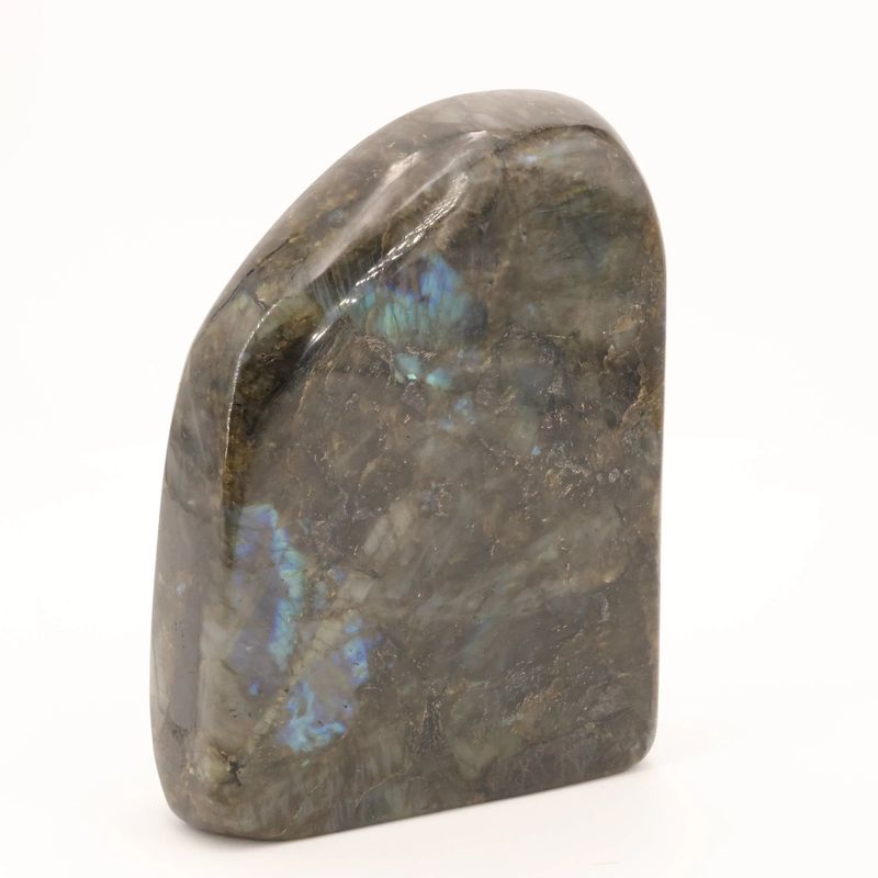 Pièce polie de grande Labradorite de Madagascar, jeux de lumière bleutés, minéral naturel
