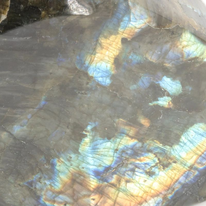 Labradorite grise de Madagascar, reflets chatoyants bleutés, pierre naturelle décorative
