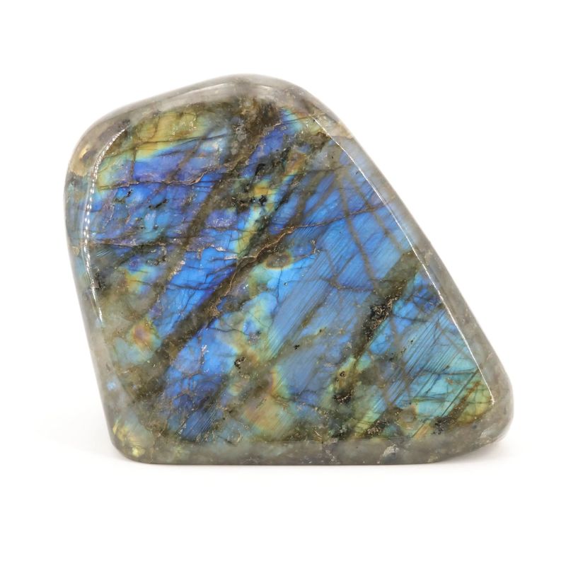 Détail des éclats labradorescents de la Labradorite de Madagascar, minéral naturel poli