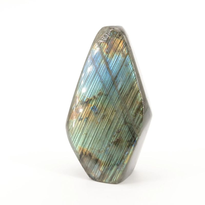 Détail des reflets bleutés de la Labradorite de Madagascar, minéral naturel poli de collection