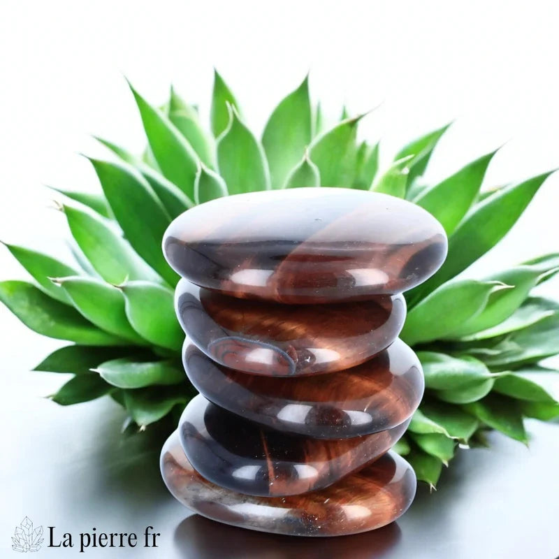 Vue du galet plat d'Œil de Taureau, pierre naturelle de force et protection