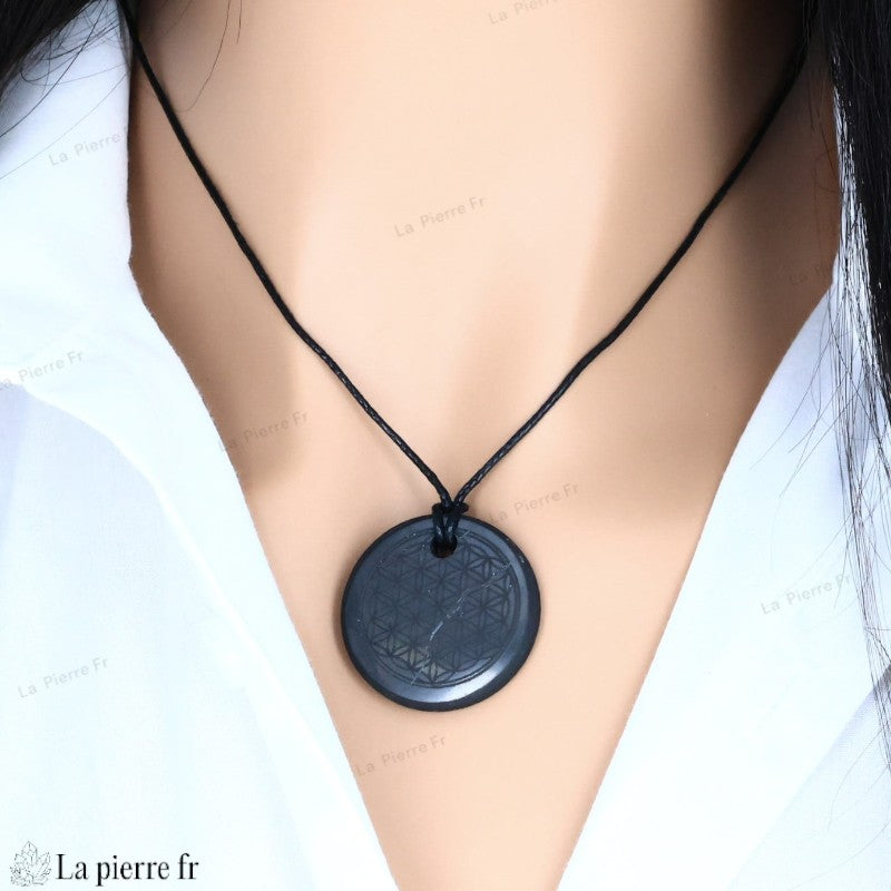 Pendentif Shungite naturelle avec Fleur de Vie, de Carélie (Russie). Protection EMF, pierre d'ancrage et de purification | La Pierre Fr
