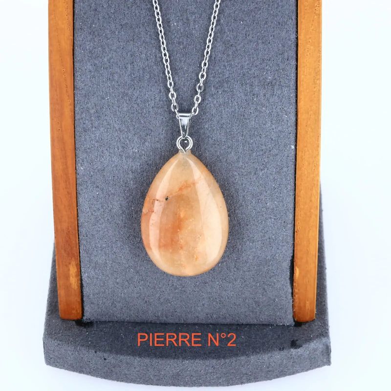 Détail du pendentif goutte en Aventurine Orange, pierre naturelle orangée pour collier