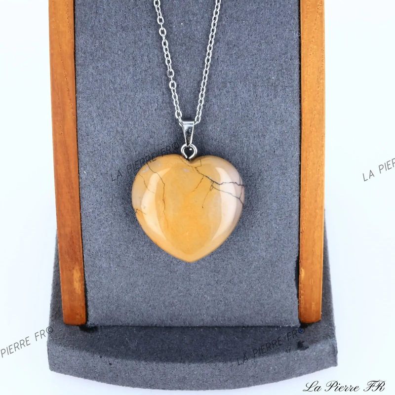 Détail du pendentif cœur en Jaspe Mokaïte, pierre naturelle multicolore pour collier