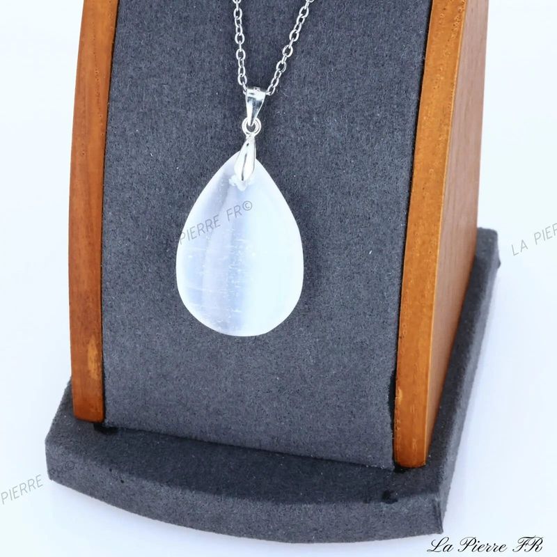Pendentif Sélénite en forme de goutte, pierre blanche lumineuse sur chaîne argentée