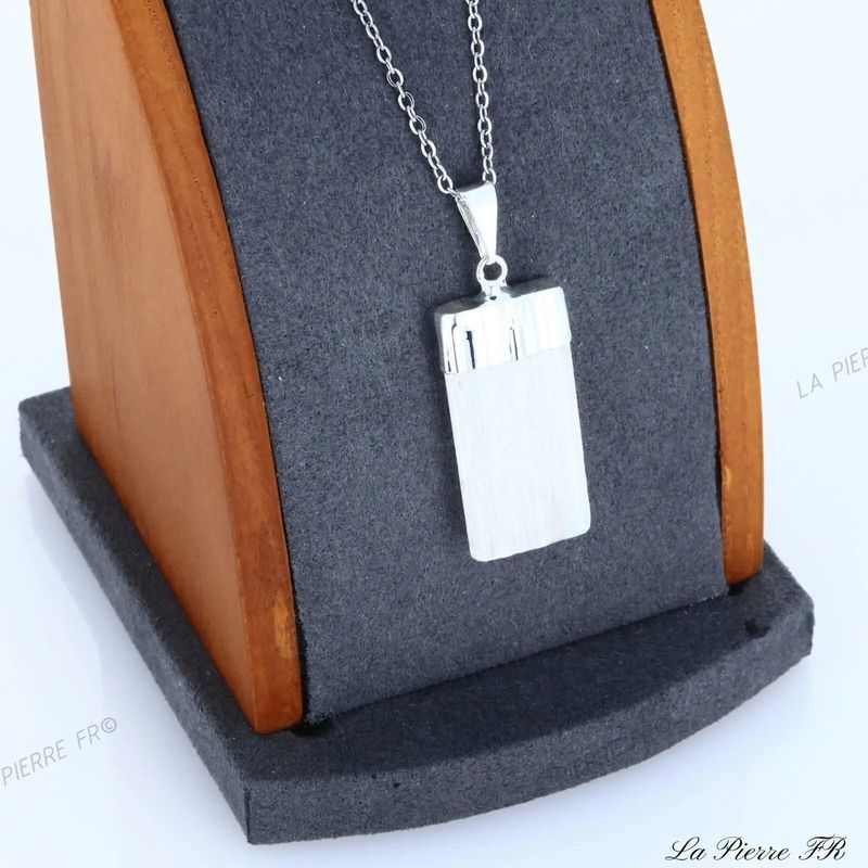 Pendentif en sélénite pour la lithothérapie