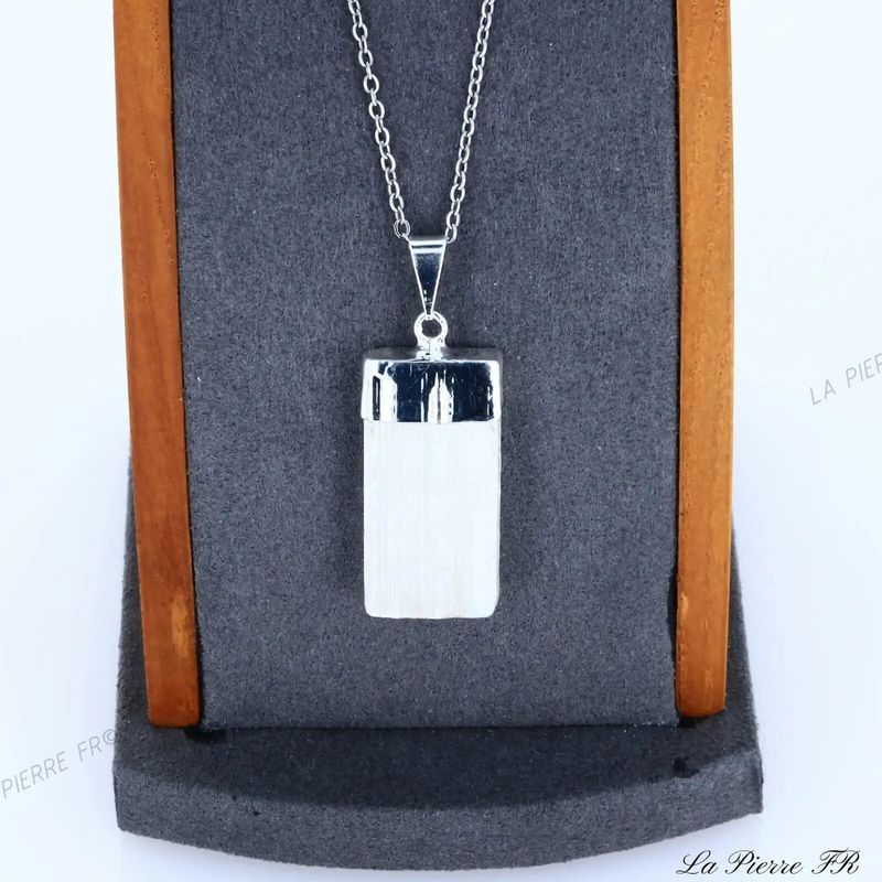 Pendentif en sélénite pour les signes Gémeaux, Cancer, Taureau