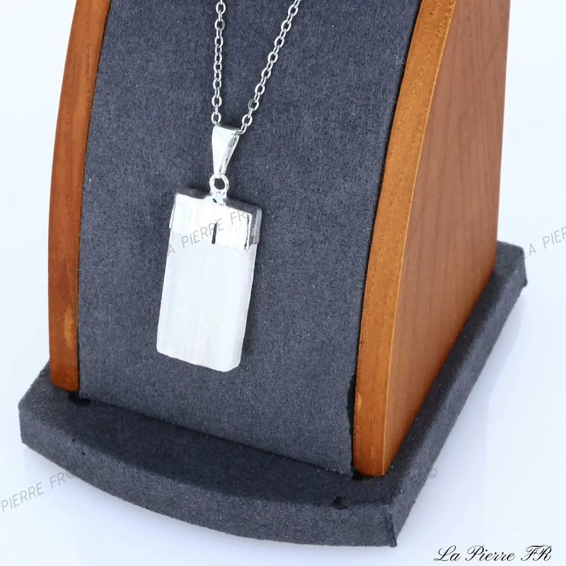 Bijou en sélénite pour la clarté mentale