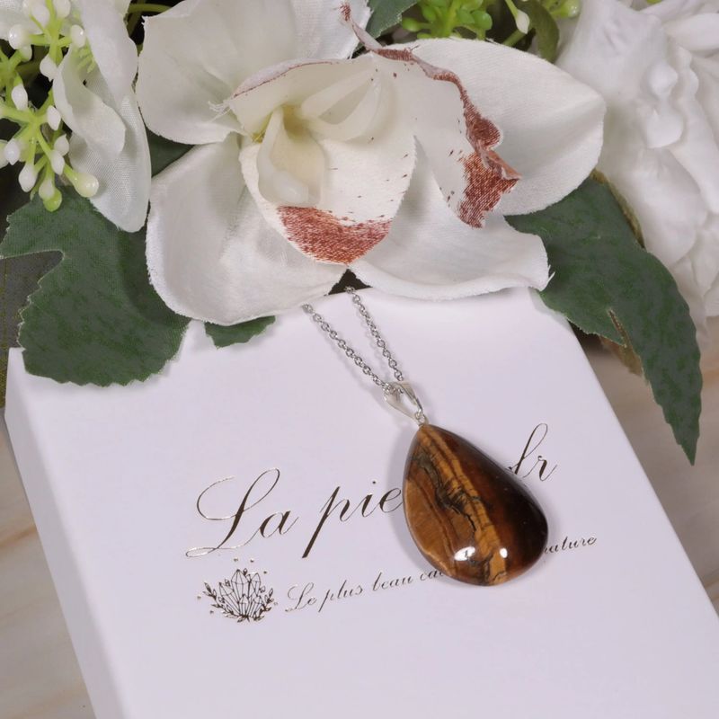 Pendentif goutte en Œil de Tigre naturel d'Afrique du Sud, bijou de lithothérapie aux reflets dorés