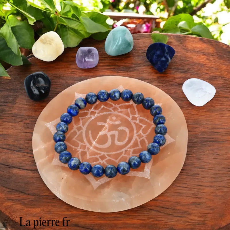 Plaque de rechargement en sélénite orange  symbole Om. Idéale pour purifier, recharger et amplifier l'énergie de vos pierres.