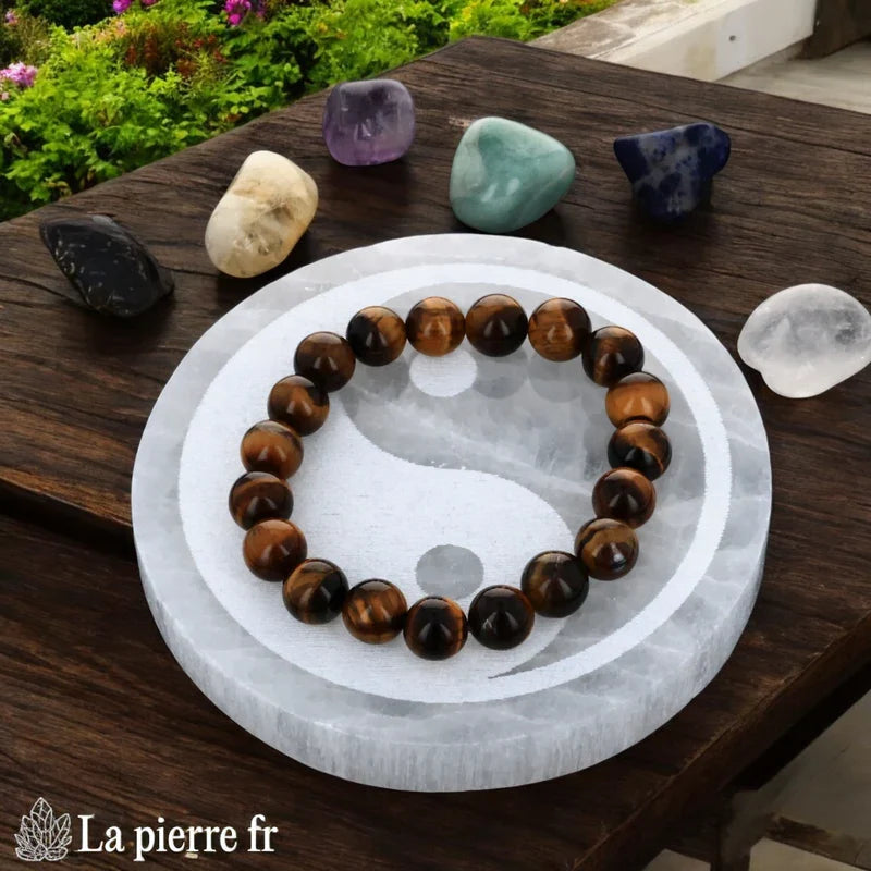 Vue de la plaque de rechargement en sélénite gravée Yin-Yang, pour purifier vos pierres