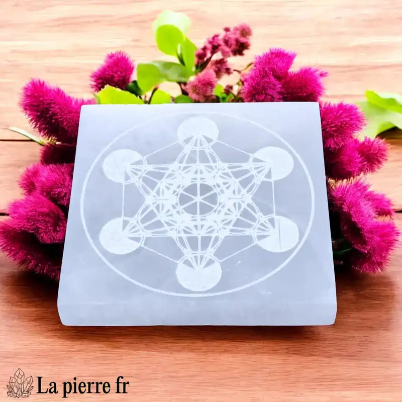 Plaque de rechargement en sélénite gravée du Cube de Métatron. Purification, activation et amplification de l'énergie des pierres et cristaux.