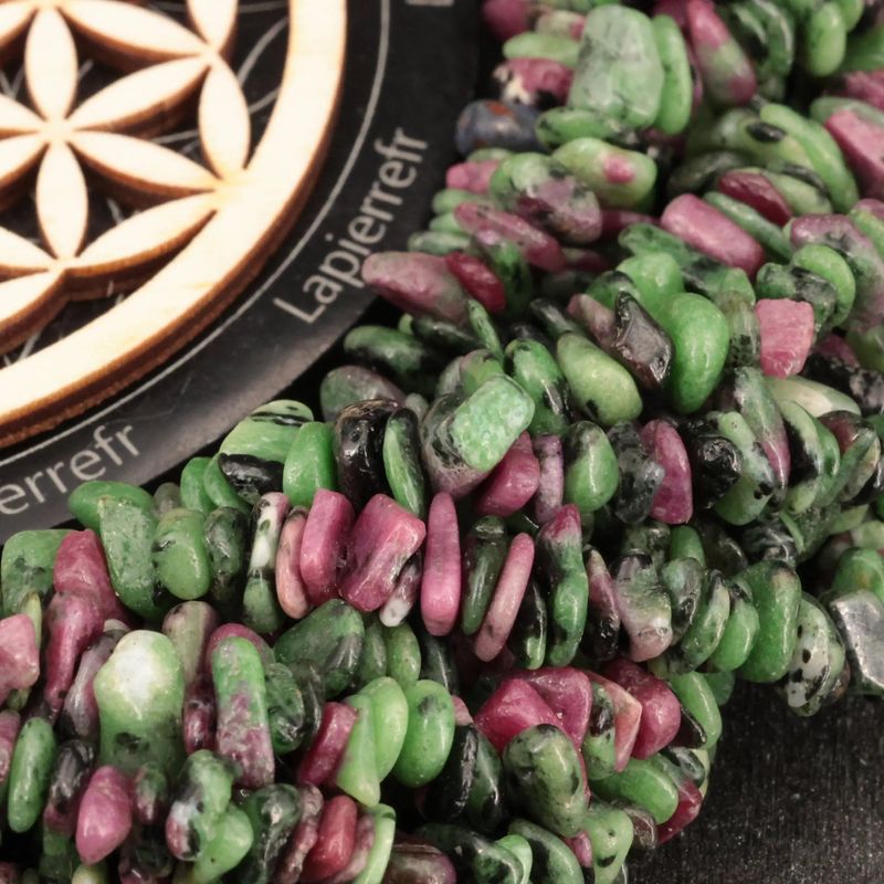 Perles Rubis Zoïsite en pierre naturelle baroque sur fil de 36 cm pour la création de bijoux