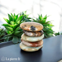 Galet plat en amazonite naturelle – La Pierre FR, pierre de communication, de sérénité et d’énergie positive en lithothérapie.