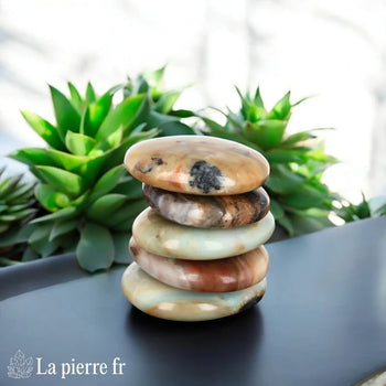 Galet plat en amazonite naturelle – La Pierre FR, pierre de communication, de sérénité et d’énergie positive en lithothérapie.